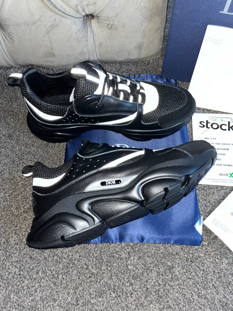 Black Runner Trainers