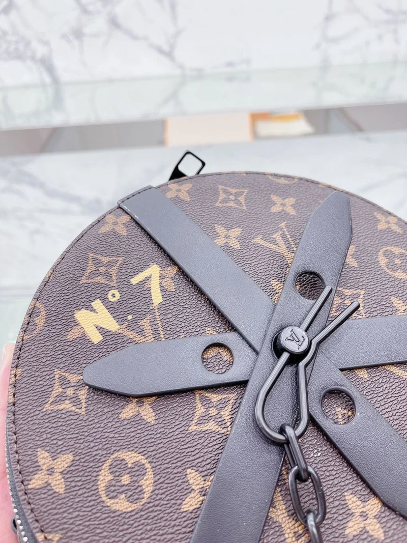 No.7 Circle Chapeau Bag
