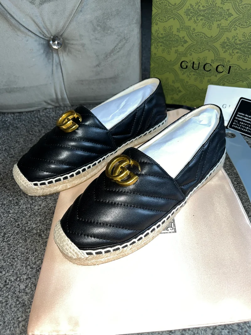 Black G Pumps