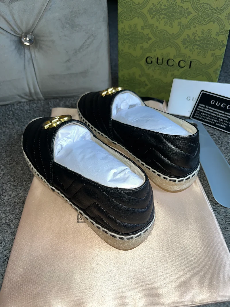 Black G Pumps