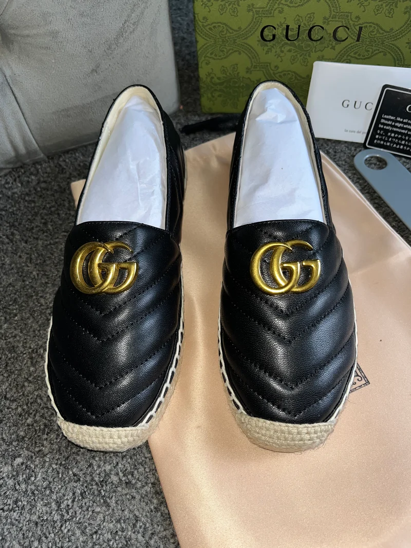 Black G Pumps