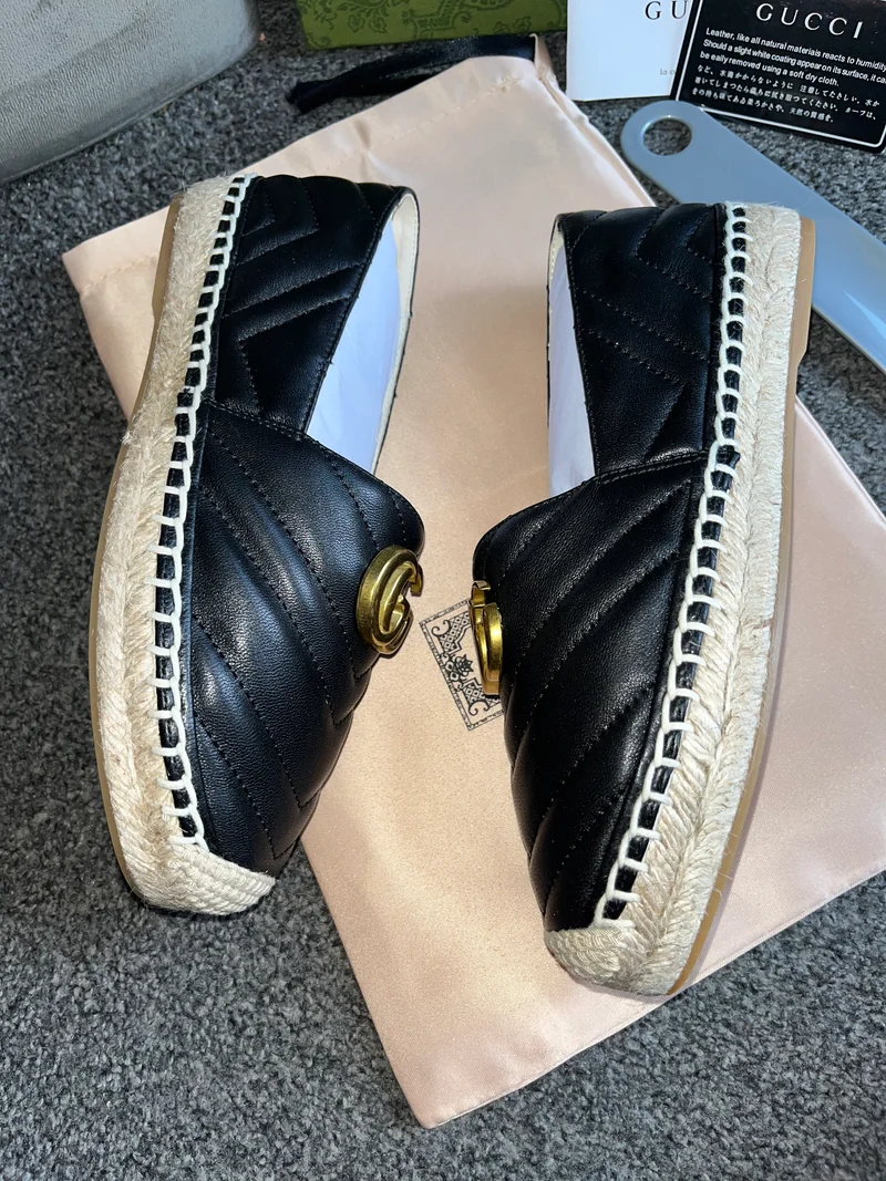 Black G Pumps