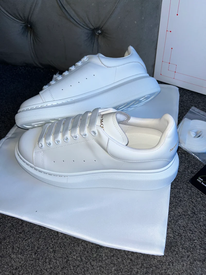 All White Queens