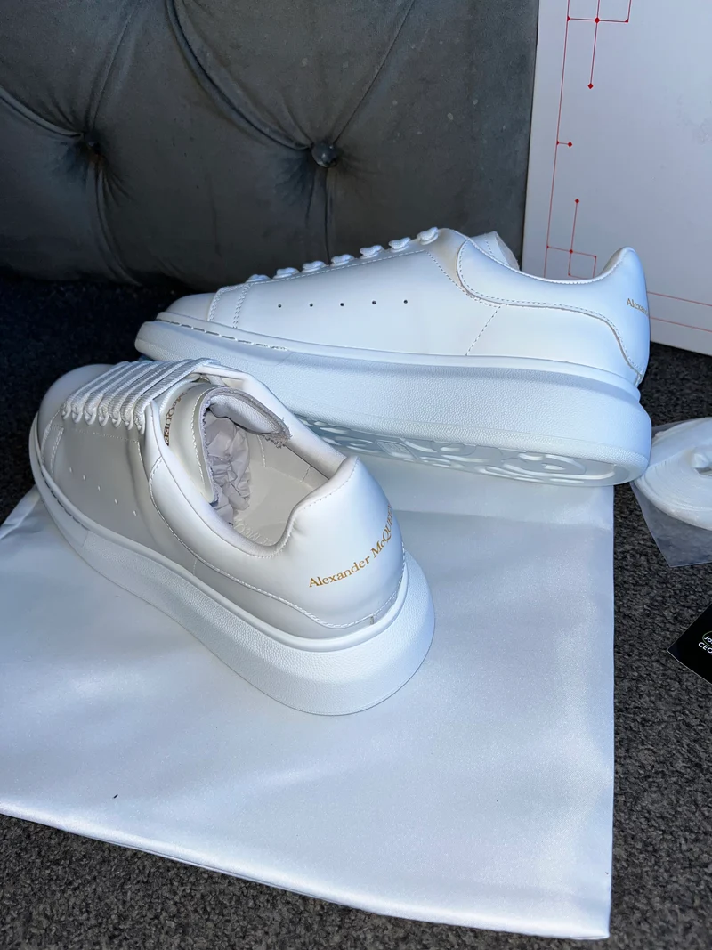 All White Queens