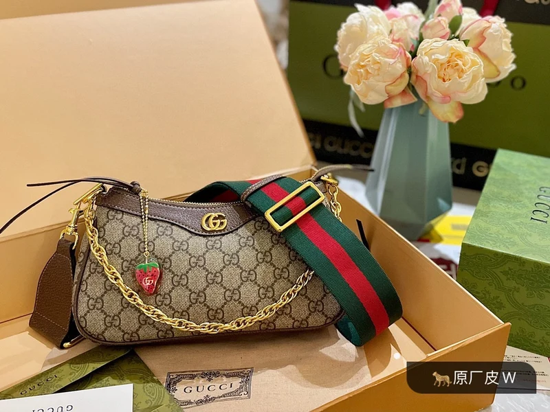 G Shoulder Bag