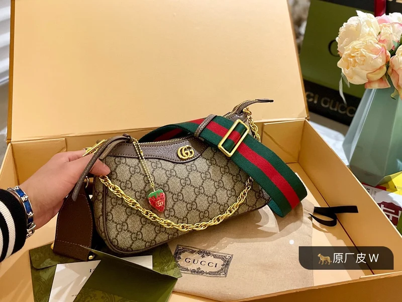 G Shoulder Bag