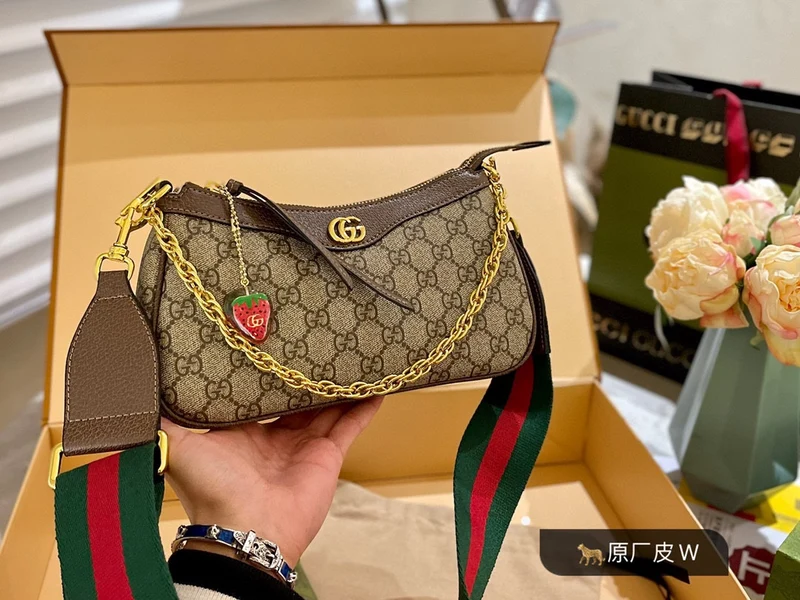 G Shoulder Bag