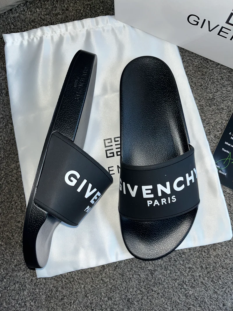 Black G Rubber Sliders