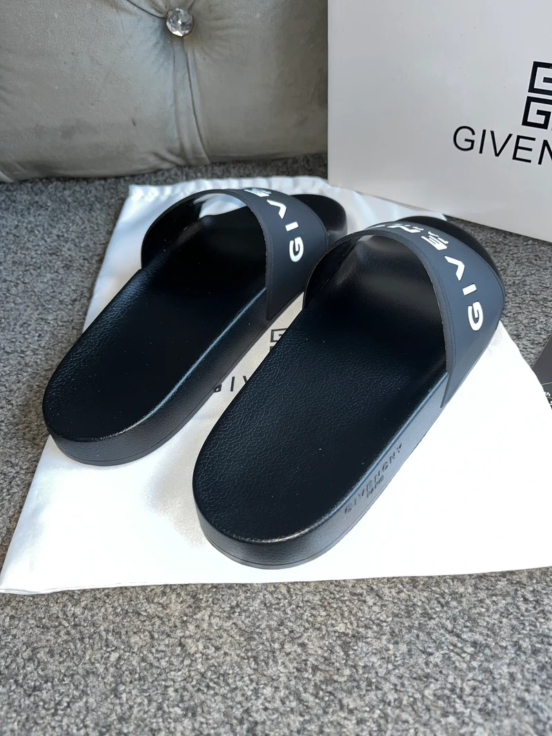 Black G Rubber Sliders