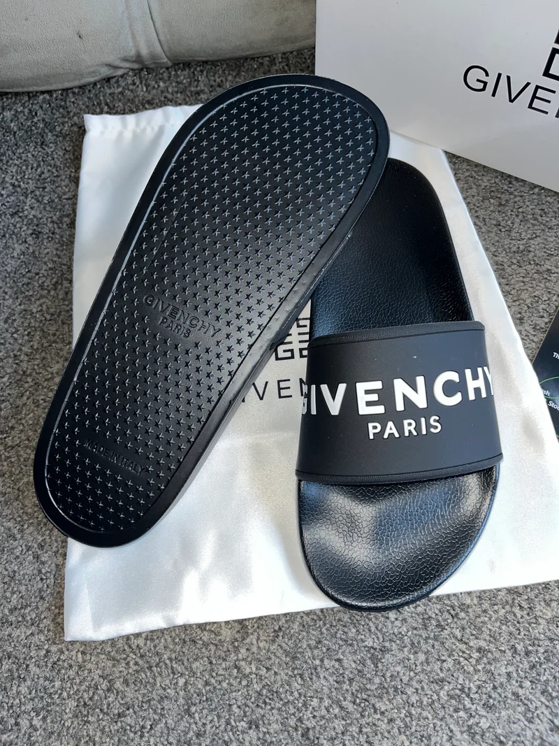 Black G Rubber Sliders