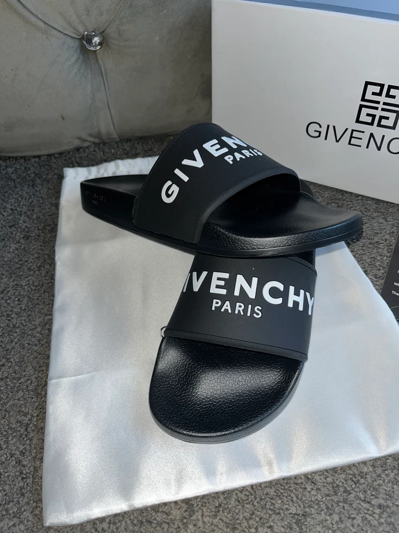 Black G Rubber Sliders
