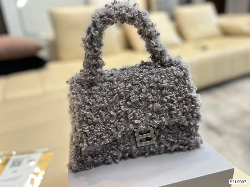 Fluffy Balency Bag