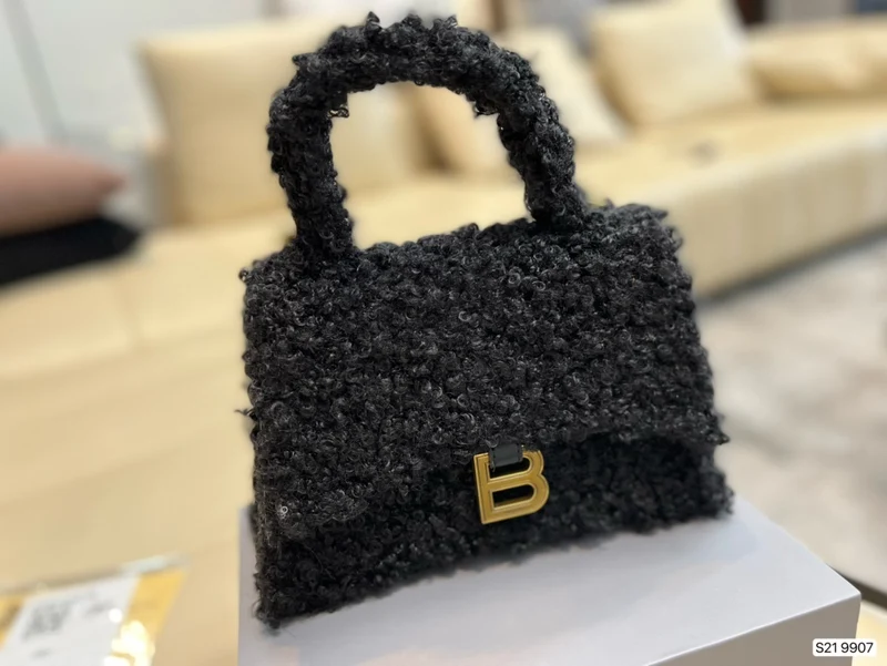 Fluffy Balency Bag