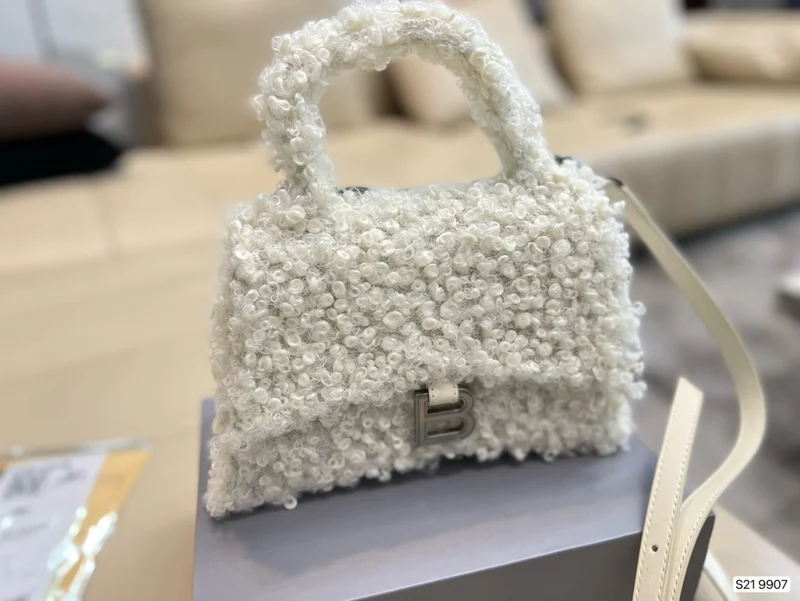 Fluffy Balency Bag