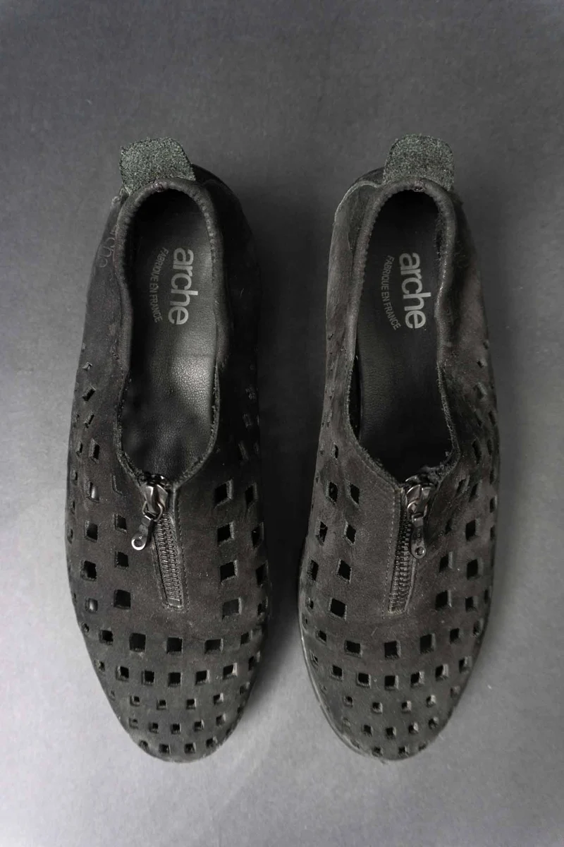 Arche Cut-Out Leather Slip-Ons — Minimalist French Design, 38