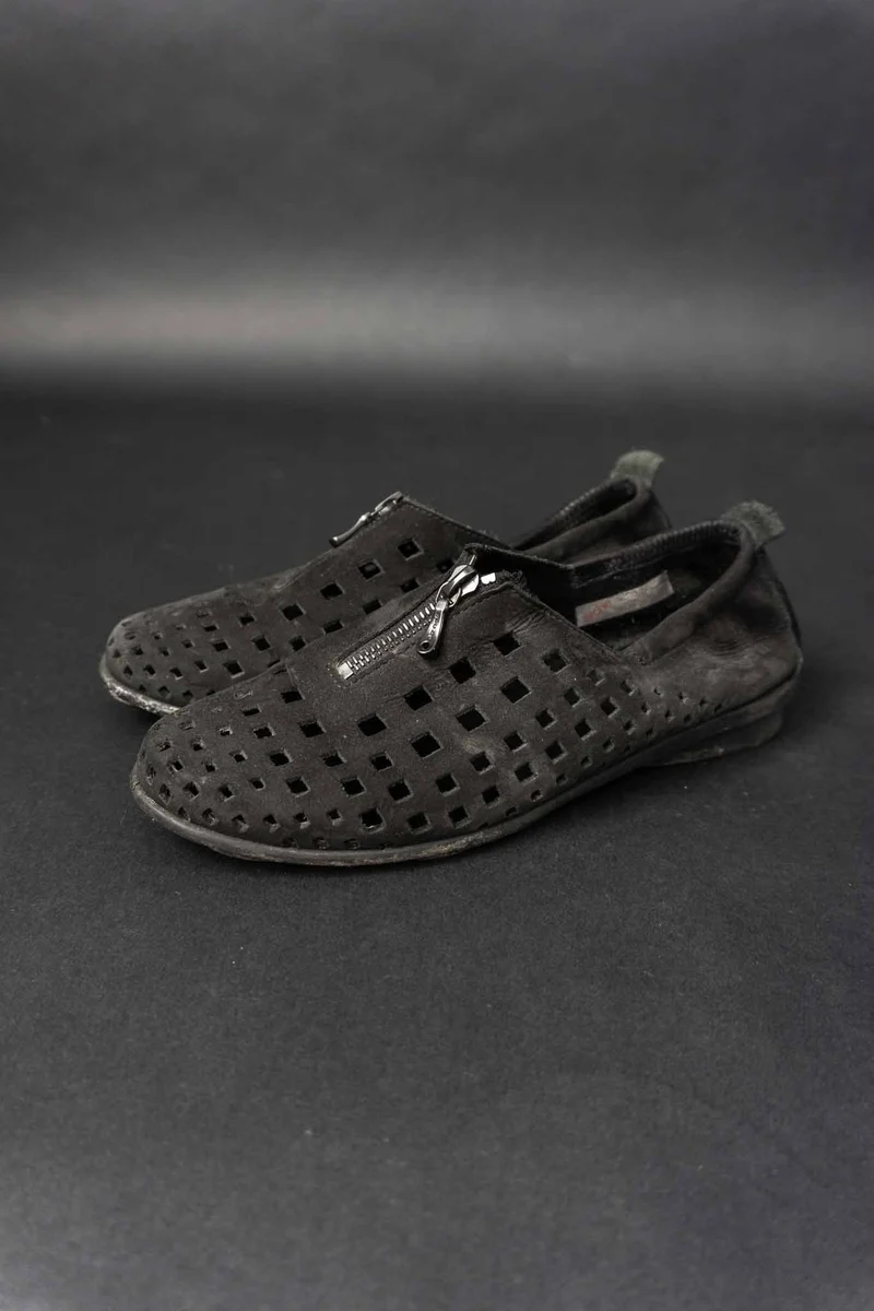 Arche Cut-Out Leather Slip-Ons — Minimalist French Design, 38
