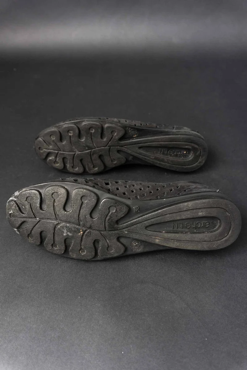 Arche Cut-Out Leather Slip-Ons — Minimalist French Design, 38