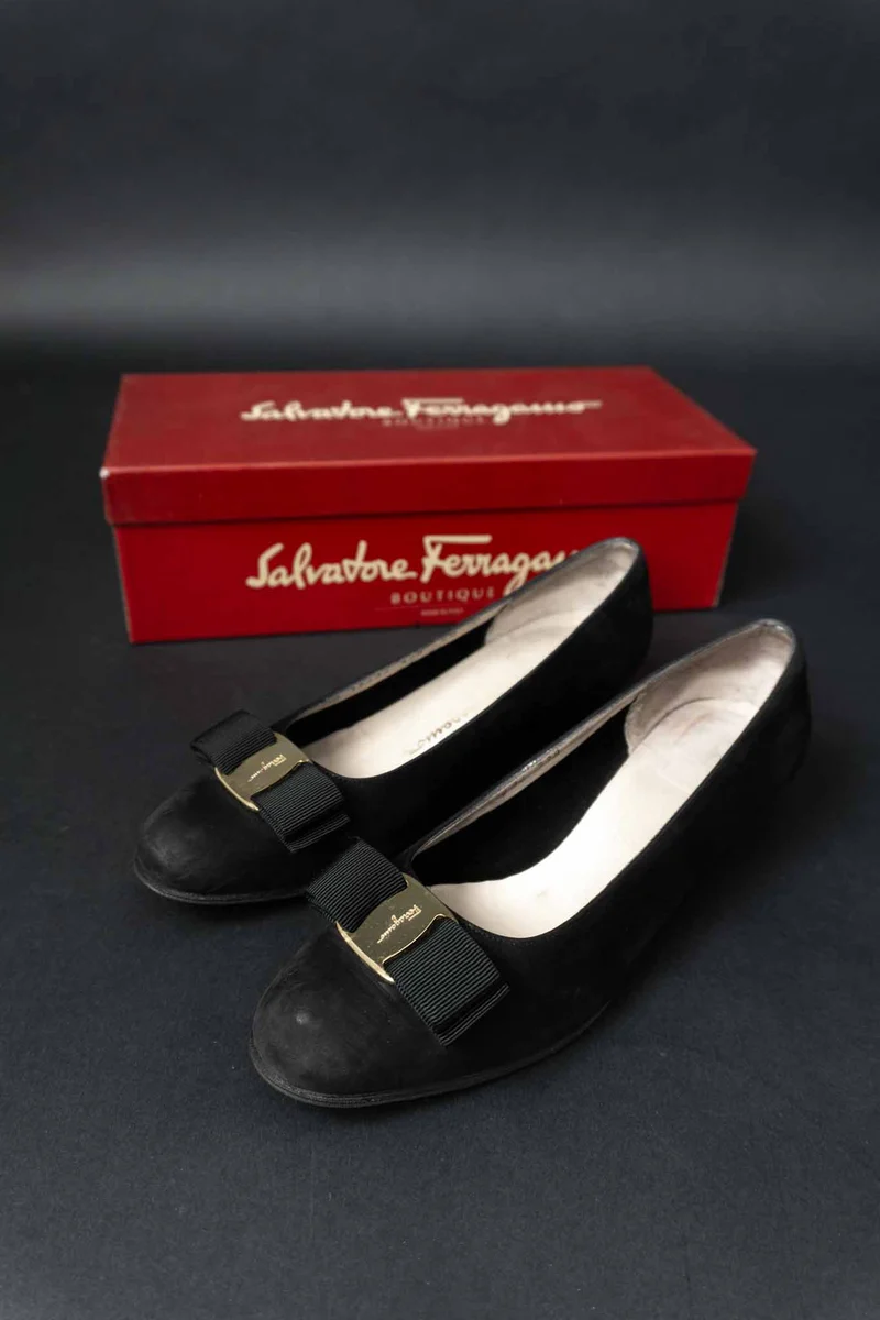 Vintage Salvatore Ferragamo Vara Ballerinas, 37