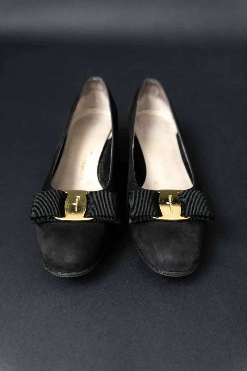 Vintage Salvatore Ferragamo Vara Ballerinas, 37