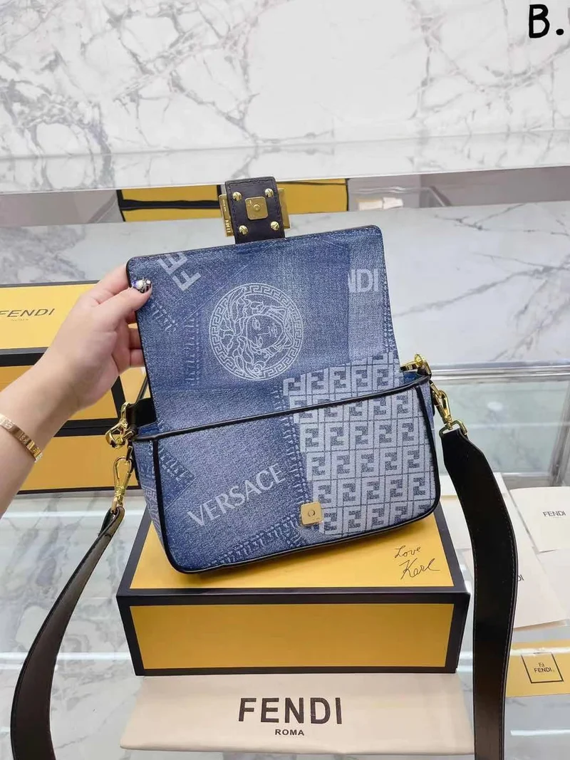 Jean Versus Bag