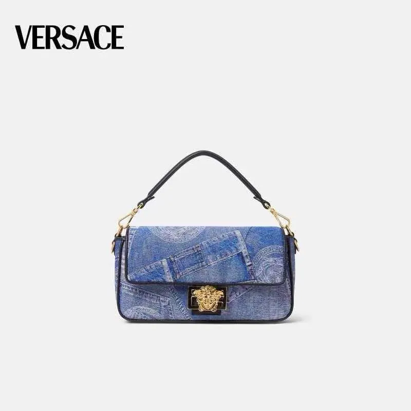 Jean Versus Bag