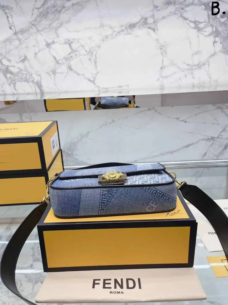 Jean Versus Bag