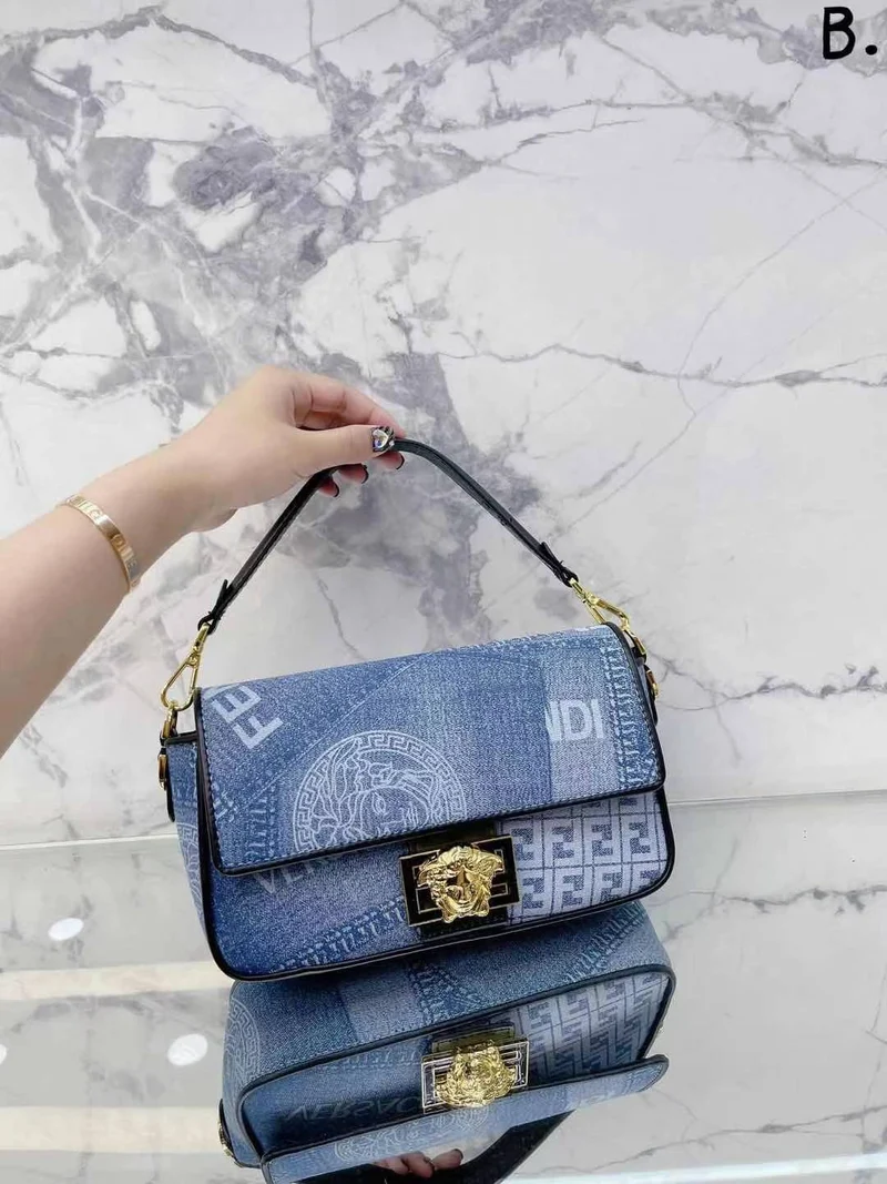 Jean Versus Bag