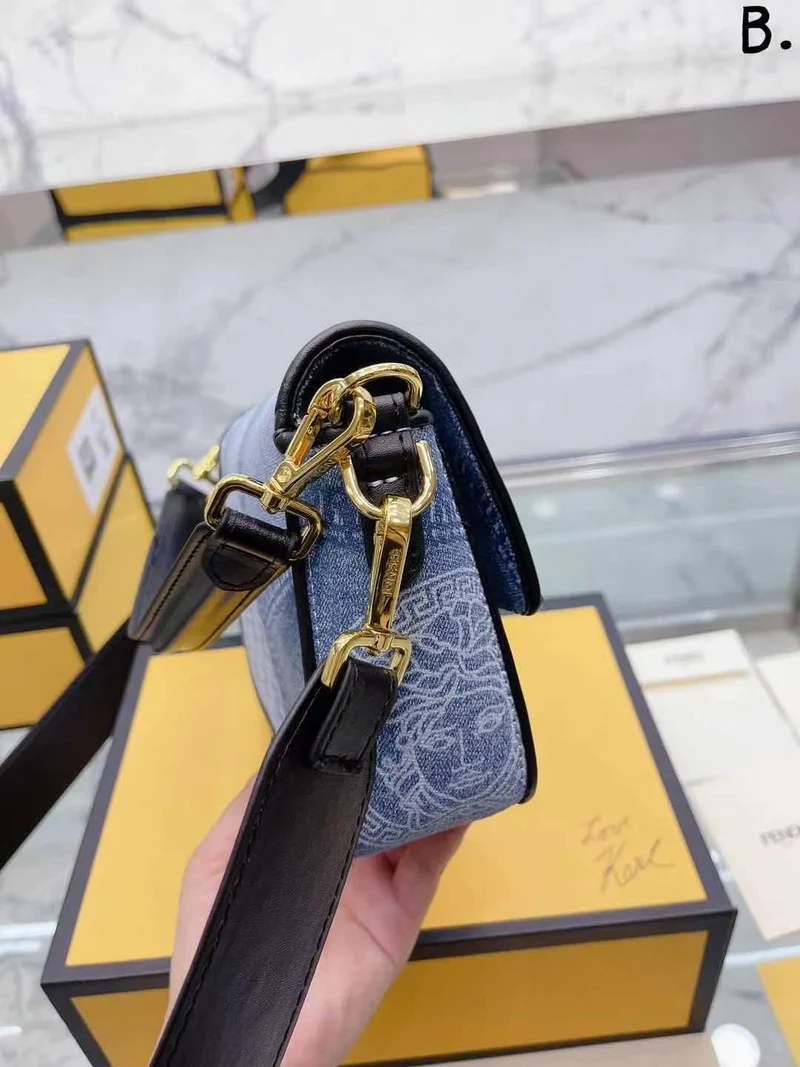 Jean Versus Bag