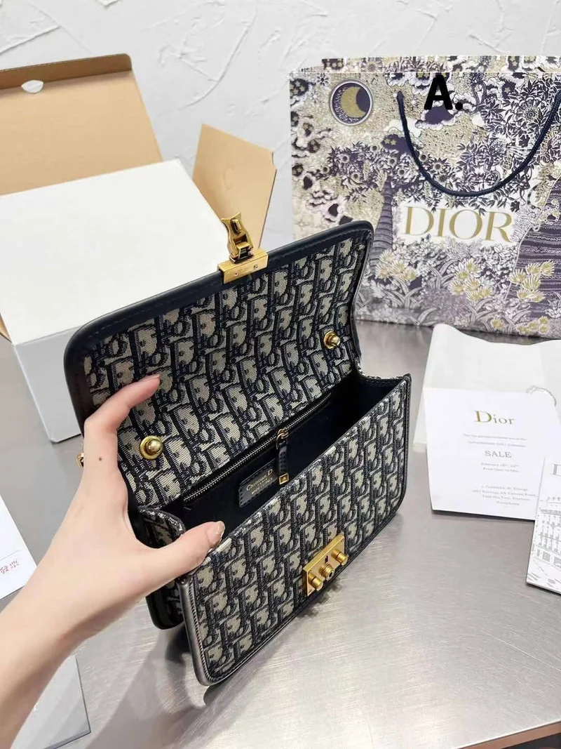 Chain Paris Shoulder Bag