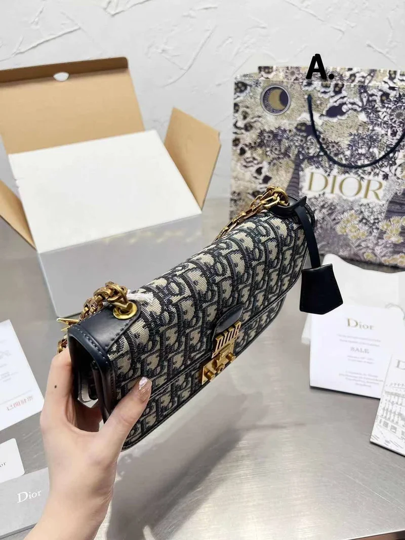 Chain Paris Shoulder Bag