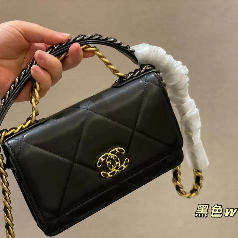 Leather C Chain Shoulder Bag