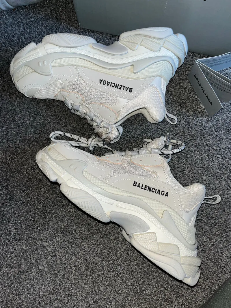 Triple Trainer - Pale Grey/Off White