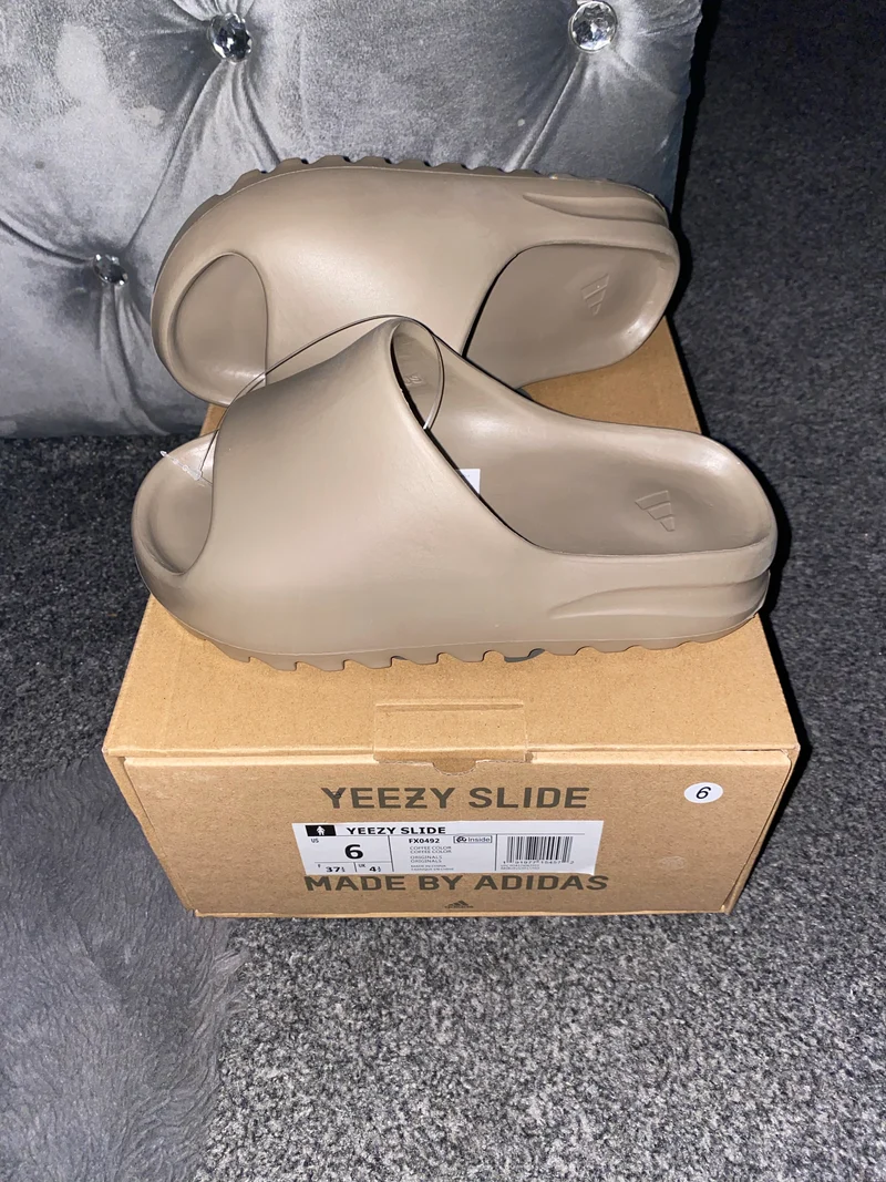Beige Foam Sliders