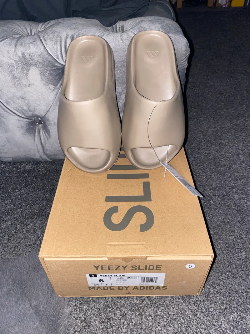 Beige Foam Sliders