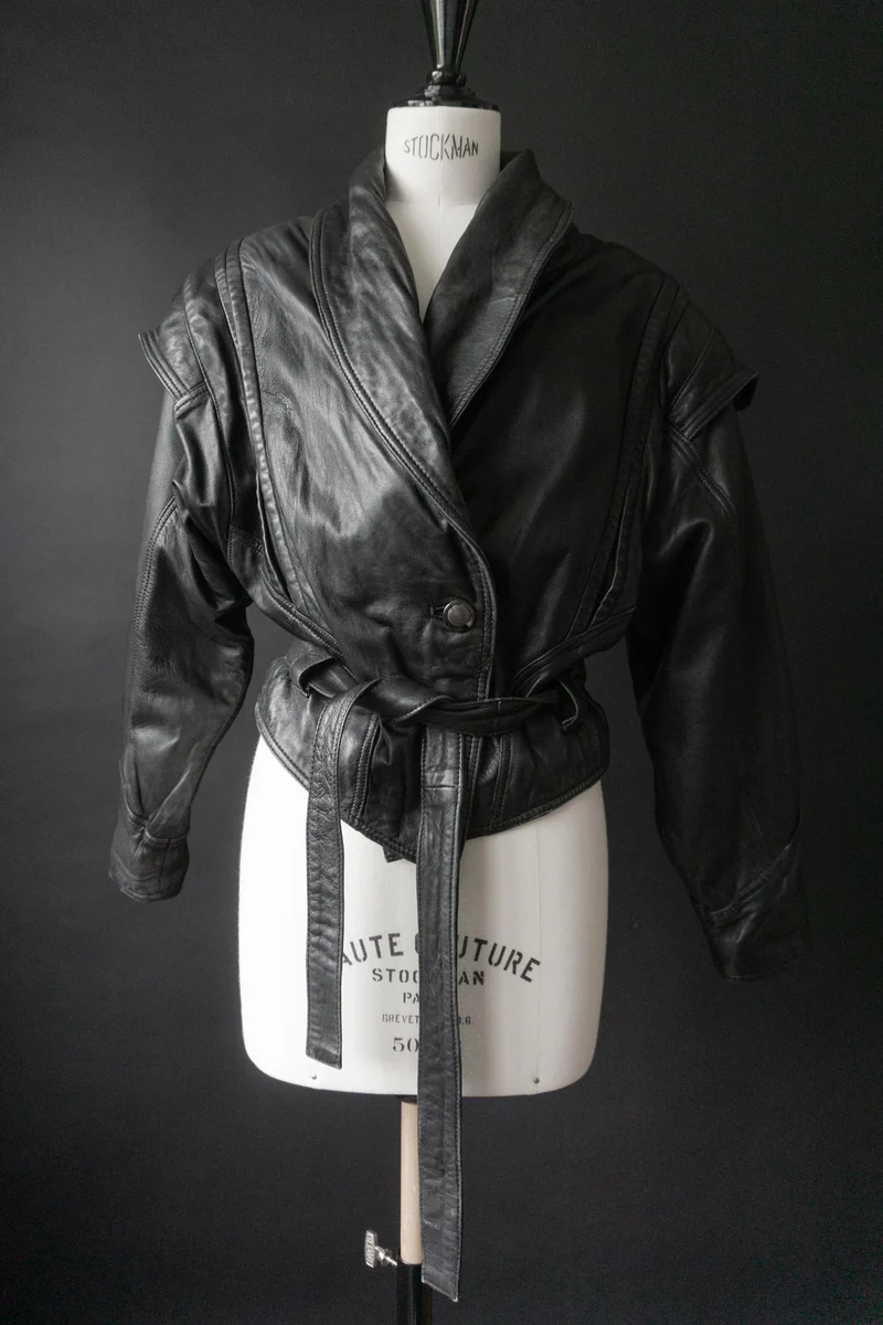 Vintage 80s Lederjacke – tailliert, Schalkragen & Gürtel, M–L