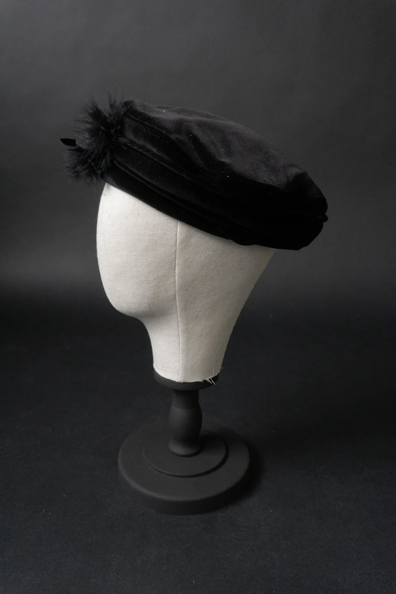 30s Samt Baret Mütze, Feder, Schwarz, schwedisch, 54