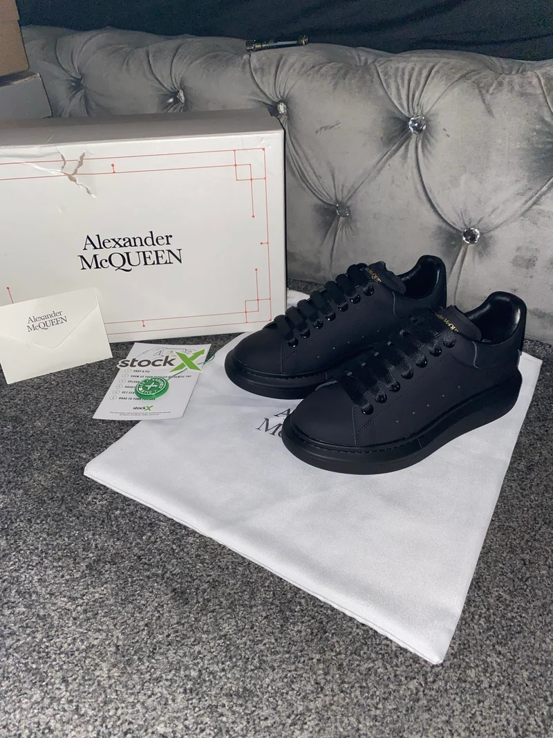 Matt Black Queens
