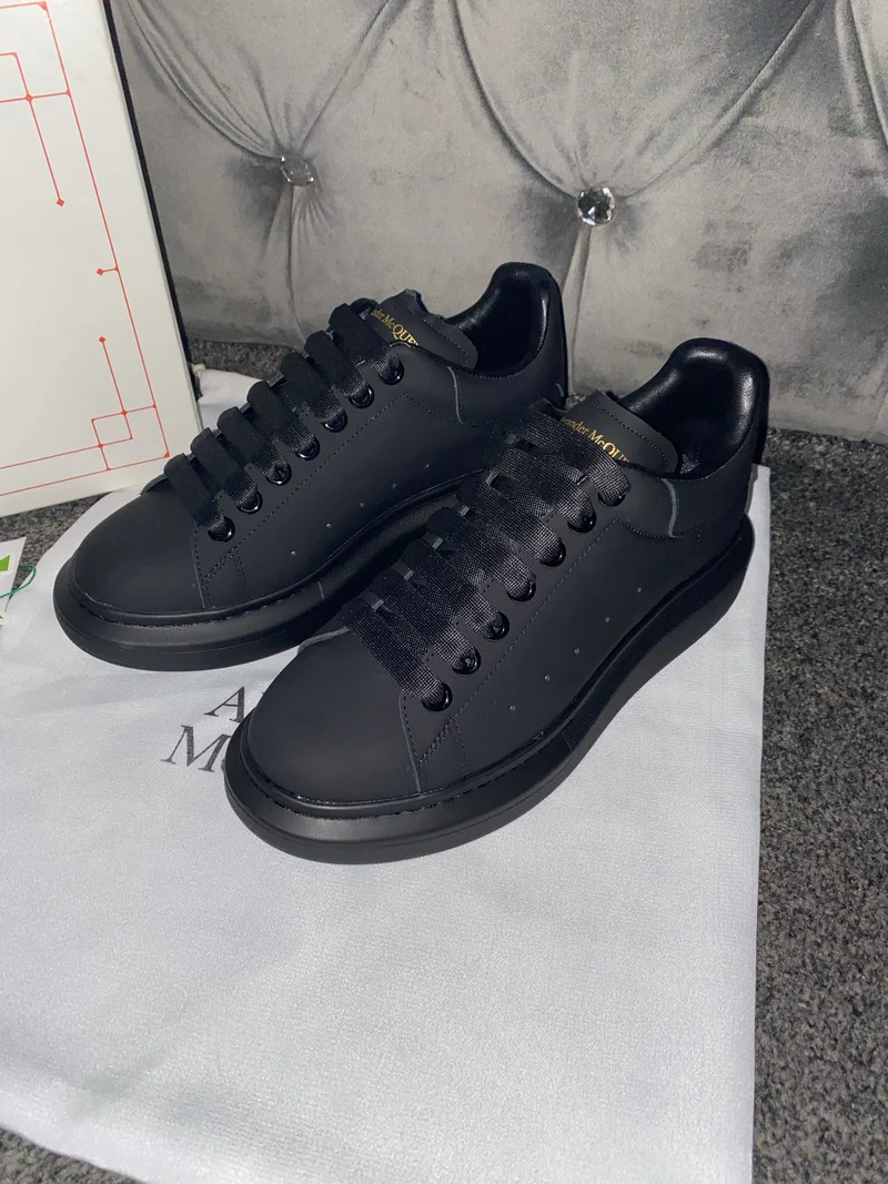 Matt Black Queens