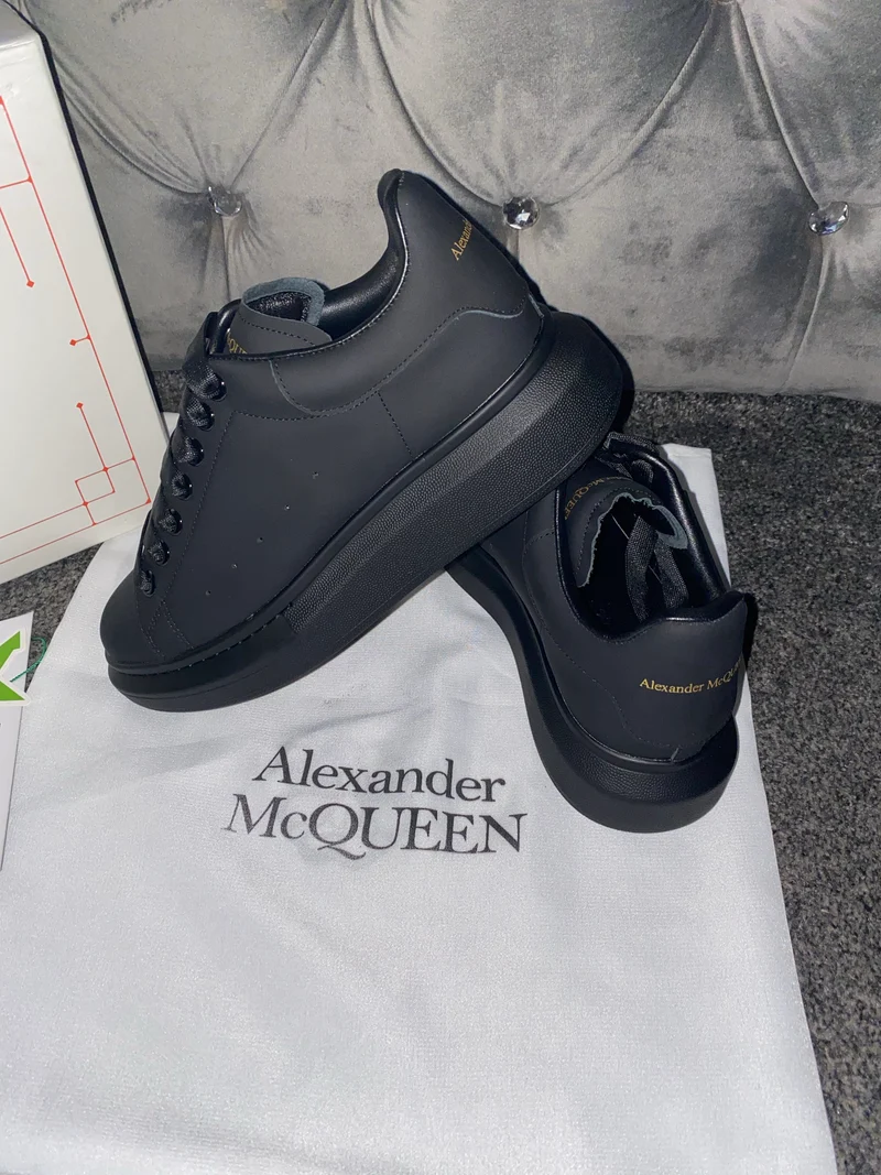 Matt Black Queens