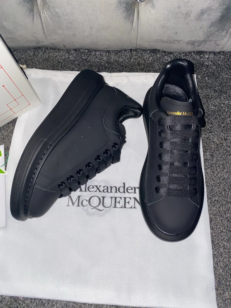 Matt Black Queens