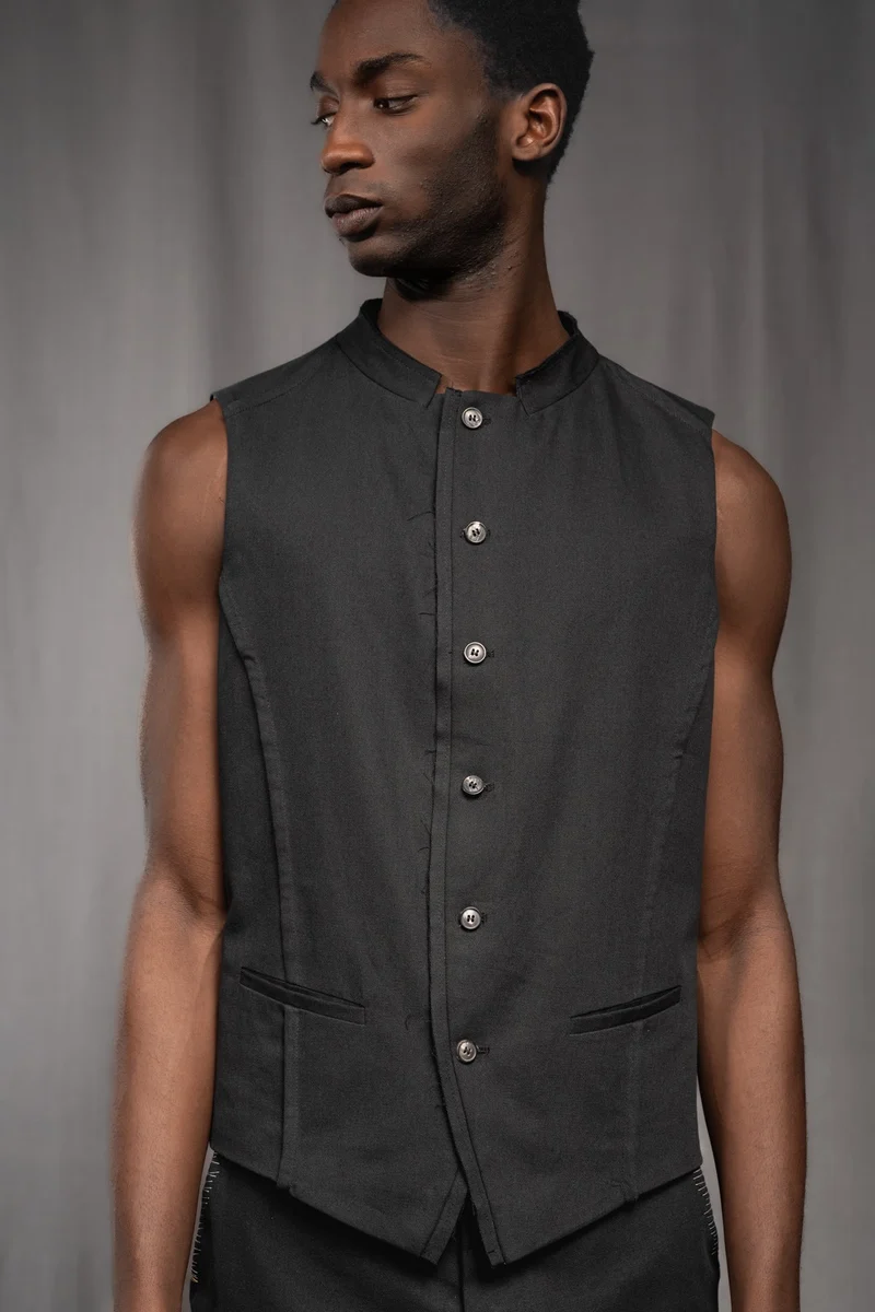 eigensinnig wien | Bartleby | Schwarze Designer Anzugweste für Herren aus leichter Baumwolle