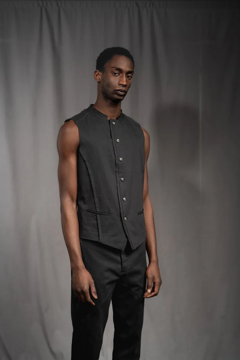 eigensinnig wien | Bartleby | Schwarze Designer Anzugweste für Herren aus leichter Baumwolle