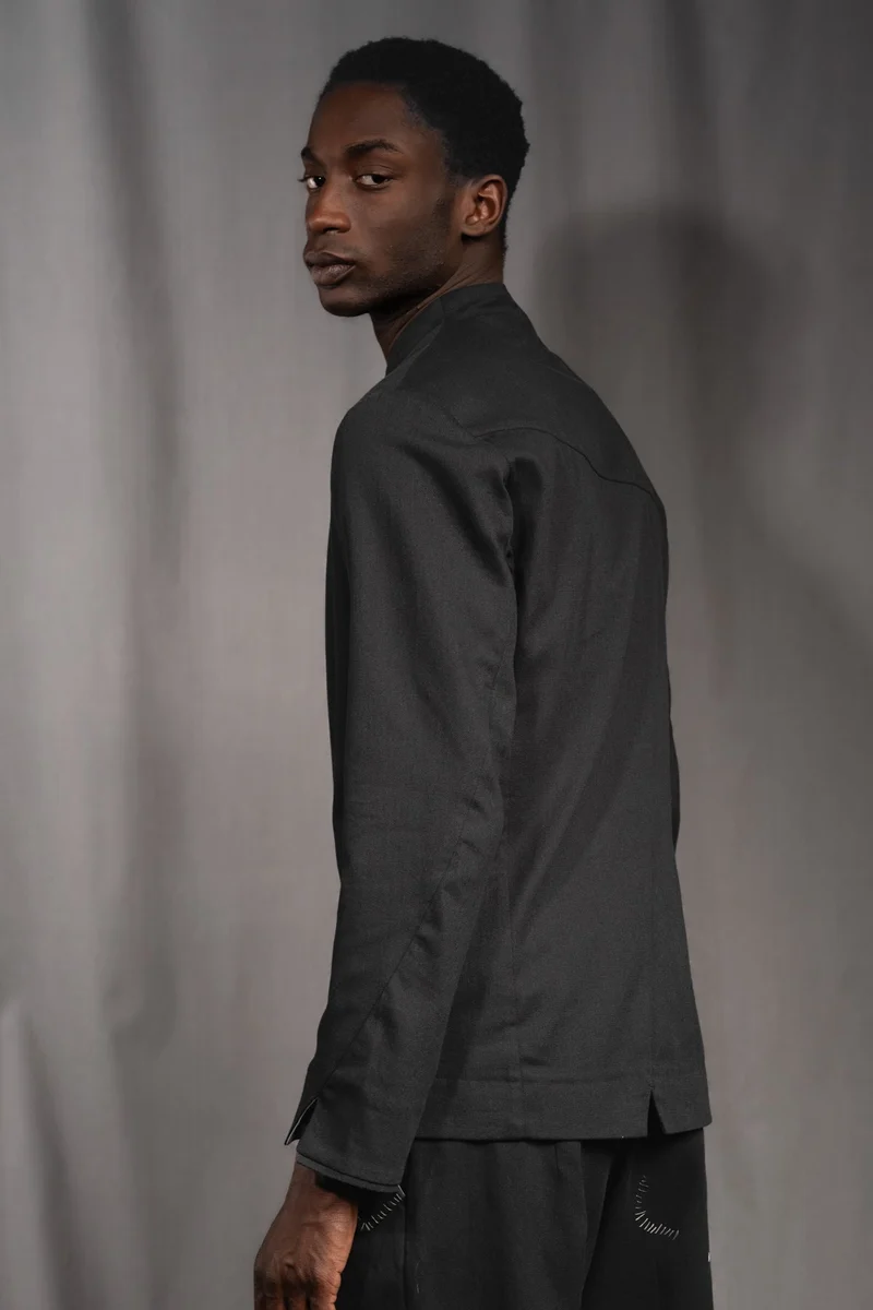 eigensinnig wien | Zweig | Asymmetrisches Herren Designersakko mit Stehkragen aus Baumwolle in Schwarz