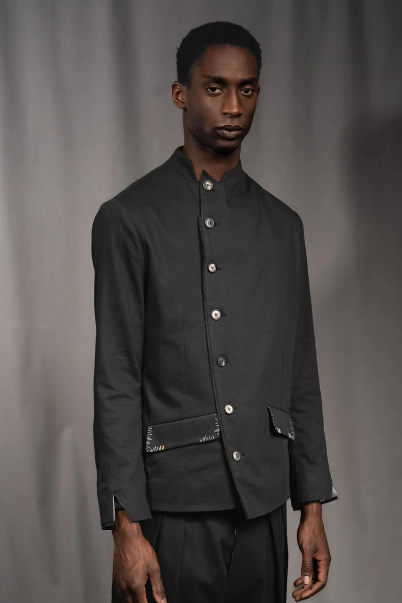 eigensinnig wien | Zweig | Asymmetrisches Herren Designersakko mit Stehkragen aus Baumwolle in Schwarz
