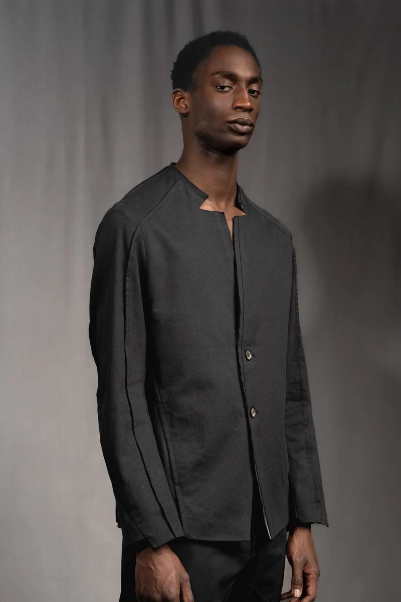 eigensinnig wien | Walpole | Leichtes Herren Designersakko mit Stehkragen aus schwarzer Gabardine-Baumwolle