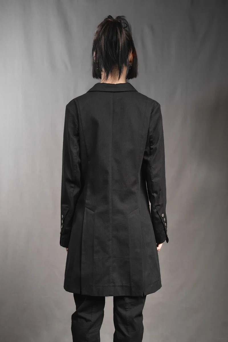 eigensinnig wien | Ylajali | Designer Doppelreiher Mantel für Damen aus schwarzer Baumwolle