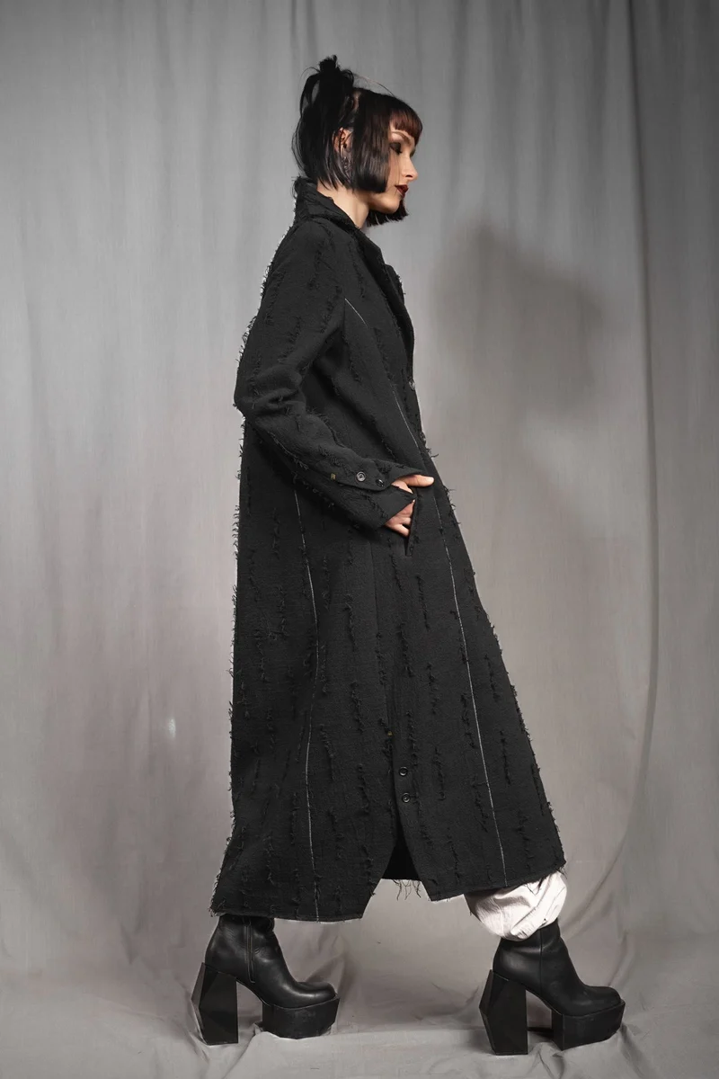 eigensinnig wien | Voltaire | Extravaganter Designer Damen Avantgarde-Langmantel in Grau
