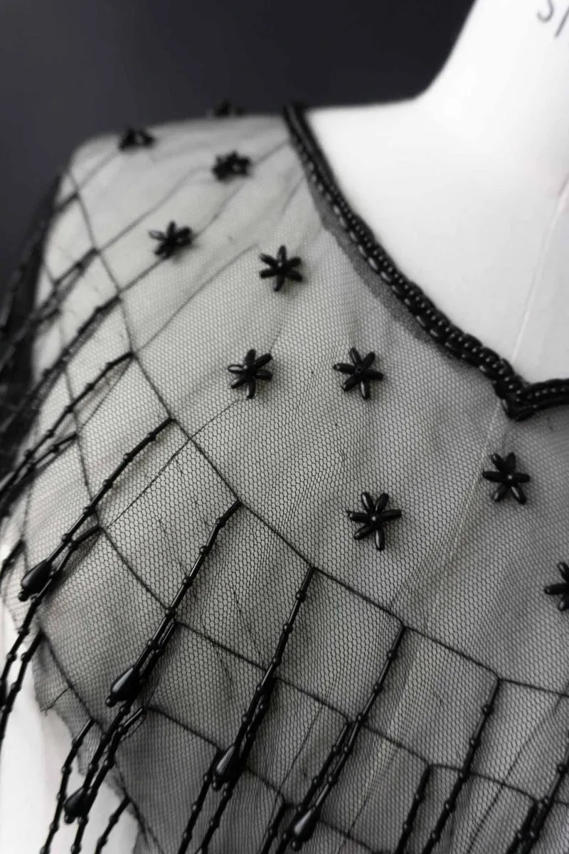 Schwarzes Vintage Netz-Cape mit Perlen und Fransen