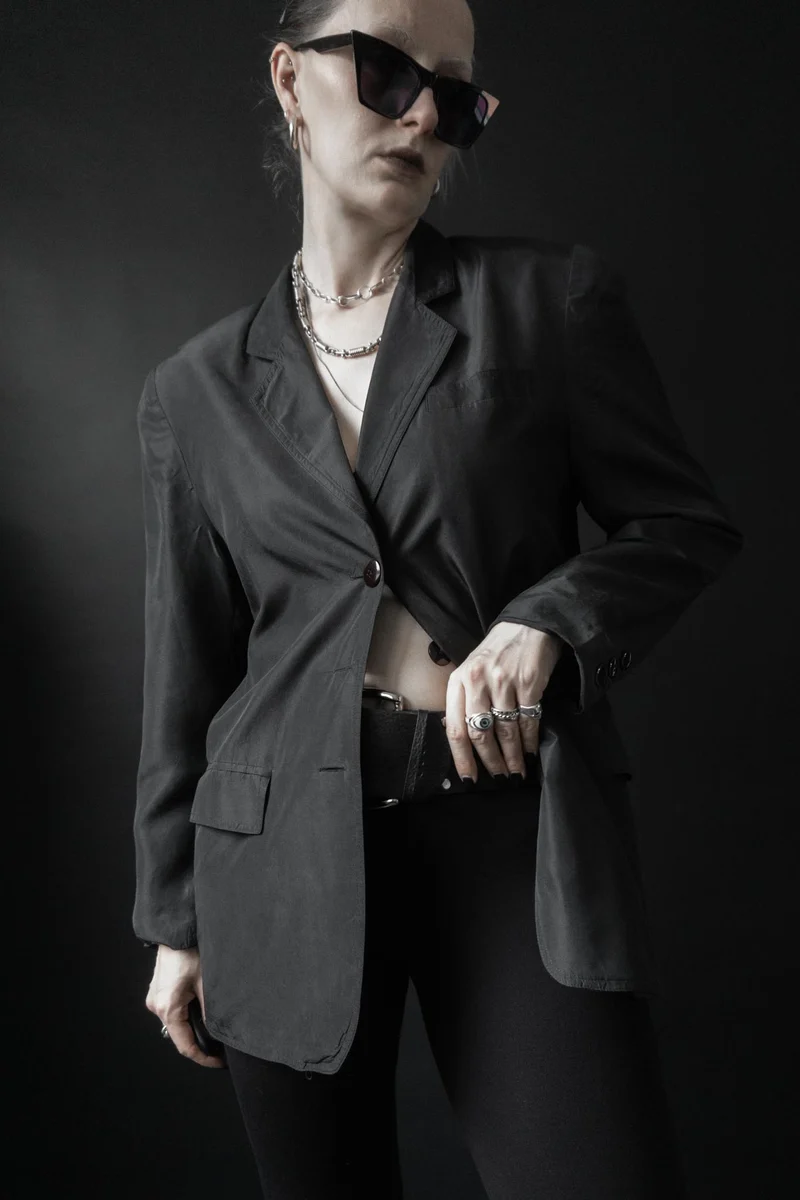 Schwarzer Vintage-Blazer aus reiner Seide (80er Jahre), S–M