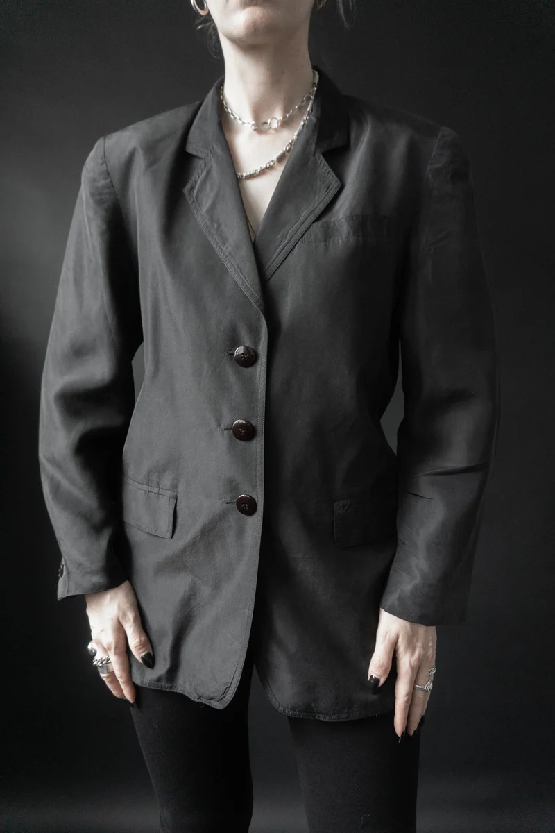 Schwarzer Vintage-Blazer aus reiner Seide (80er Jahre), S–M